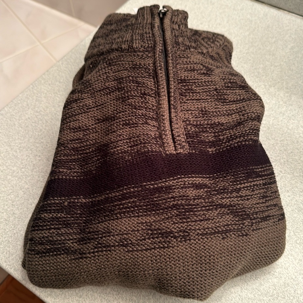 Men’s 1/4 zip front sweater